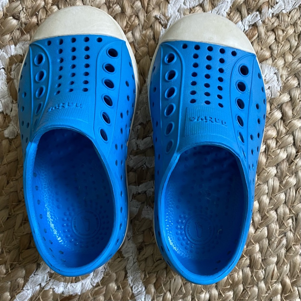 Native blue shoes for toddlers C6